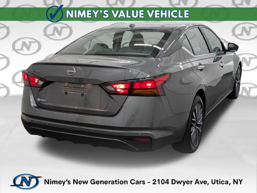 Used 2025 Nissan Altima 2.5 SV FWD image 2