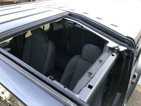 Used 2024 Jeep Wrangler Sport S image 21