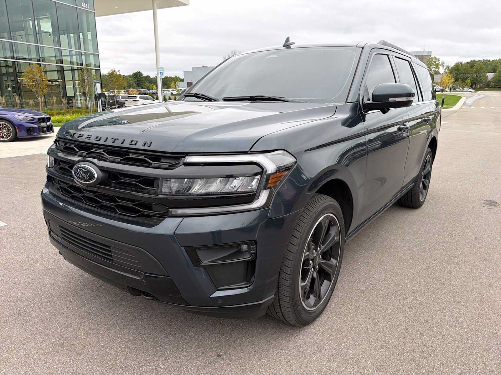 Used 2023 Ford Expedition Limited AWD/4WD image 1