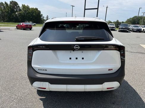Used 2025 Nissan Kicks SR w/ Interior Electronics Package FWD image 8