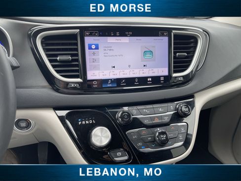 Used 2023 Chrysler Pacifica Touring-L FWD image 13