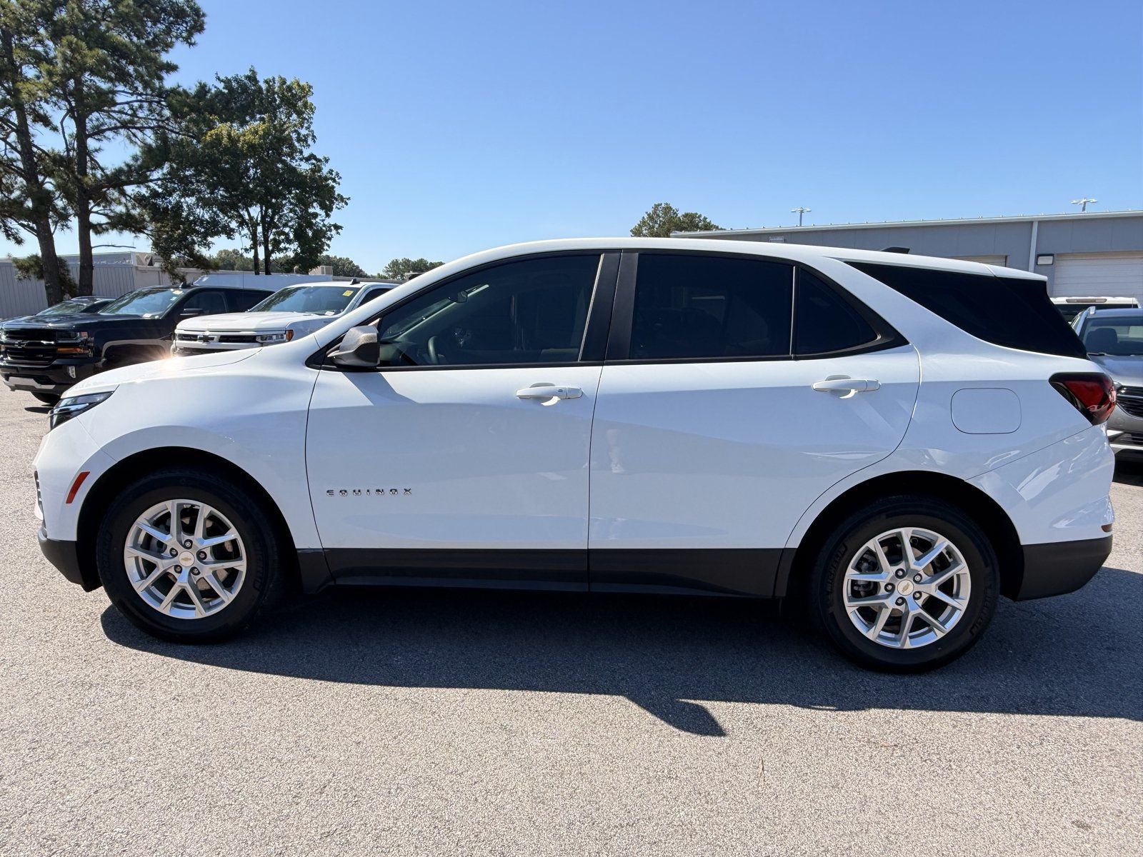 Used 2022 Chevrolet Equinox LS FWD image 9