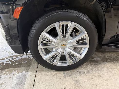 Certified 2023 Chevrolet Suburban High Country w/ Max Trailering Package AWD/4WD image 17