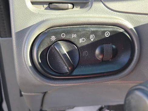 Used 2004 Ford Explorer Sport Trac XLS RWD image 25