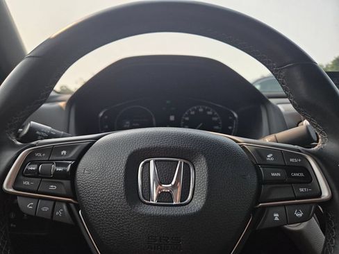 Used 2018 Honda Accord Touring image 35