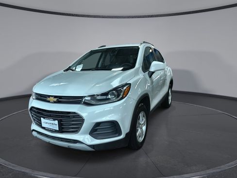 Used 2021 Chevrolet Trax LT AWD/4WD image 3