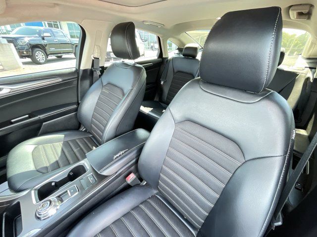Used 2017 Ford Fusion SE w/ Equipment Group 201A FWD image 13