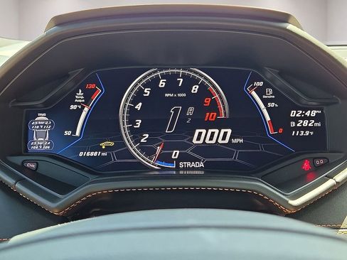 Used 2021 Lamborghini Huracan EVO RWD image 42