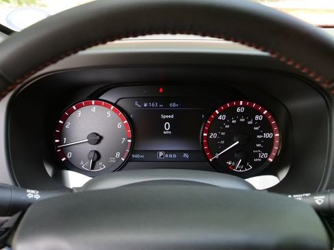 Used 2025 Nissan Frontier Pro-X RWD image 12