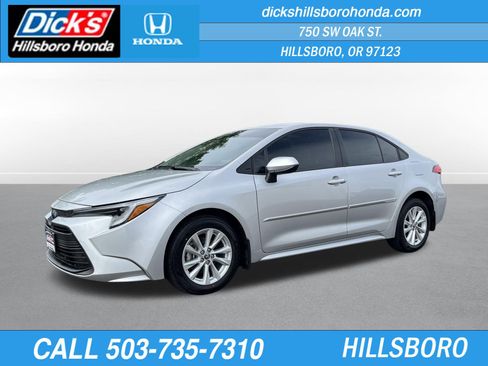 Used 2024 Toyota Corolla LE w/ LE Convenience Package FWD image 1