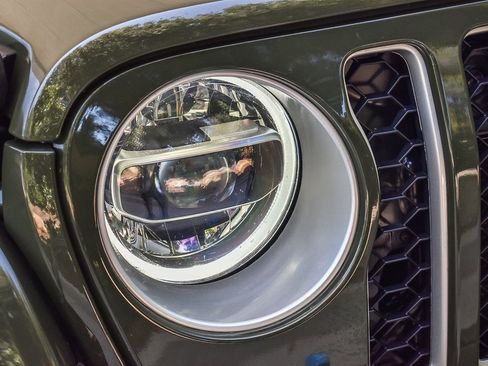 Used 2022 Jeep Wrangler Unlimited Sahara image 8