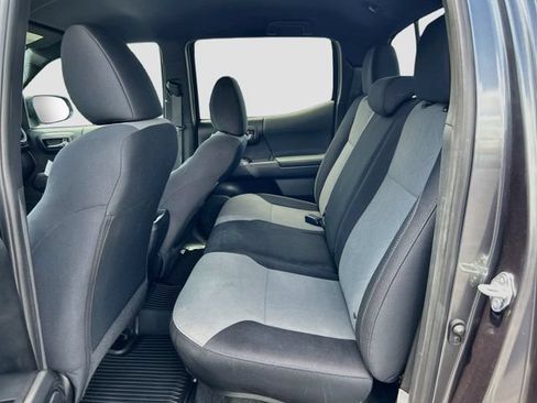Used 2021 Toyota Tacoma TRD Off-Road AWD/4WD image 18