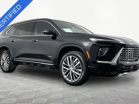 Used 2025 Buick Enclave Avenir FWD image 3