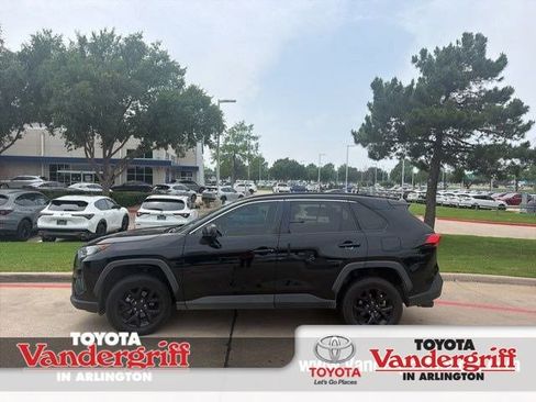 Used 2021 Toyota RAV4 LE FWD image 1