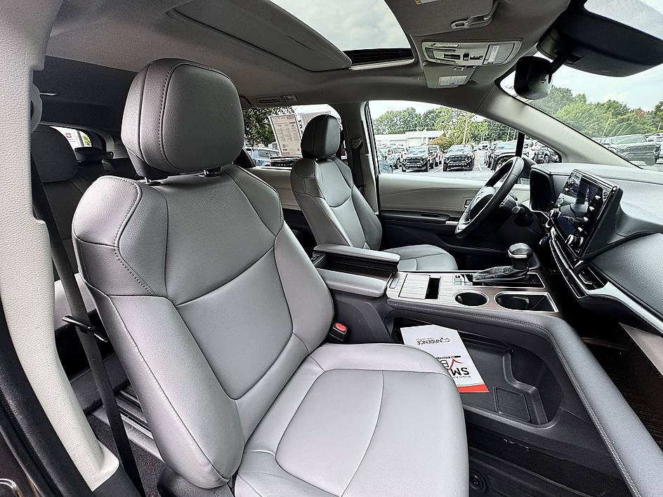 Certified 2022 Toyota Sienna XLE FWD image 24