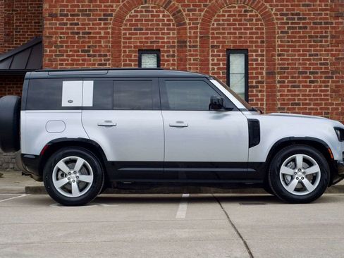 Used 2022 Land Rover Defender 110 X-Dynamic HSE image 4