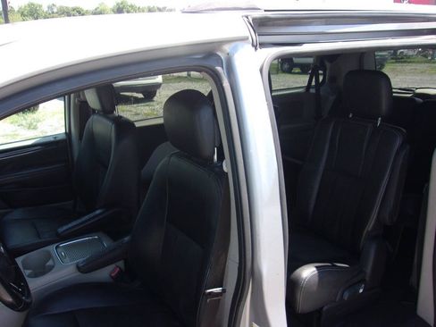 Used 2019 Dodge Grand Caravan SXT FWD image 15