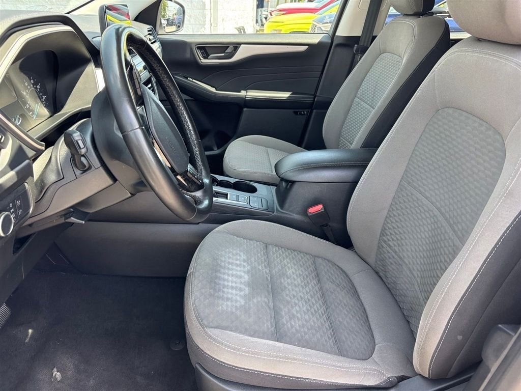 Used 2022 Ford Escape SE w/ Cold Weather Package FWD image 14