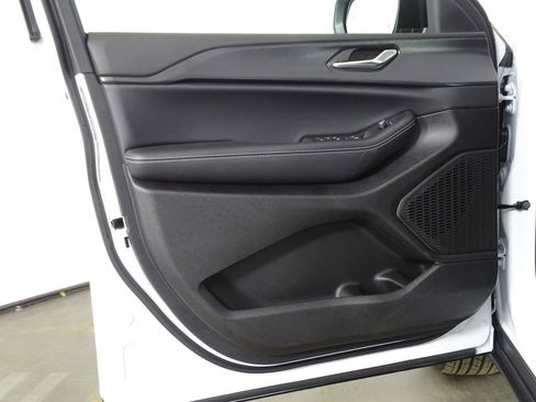 New 2025 Jeep Grand Cherokee L Laredo image 17