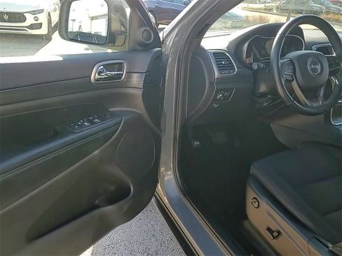 Used 2019 Jeep Grand Cherokee Laredo image 9