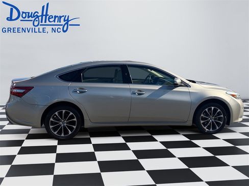 Used 2017 Toyota Avalon image 6