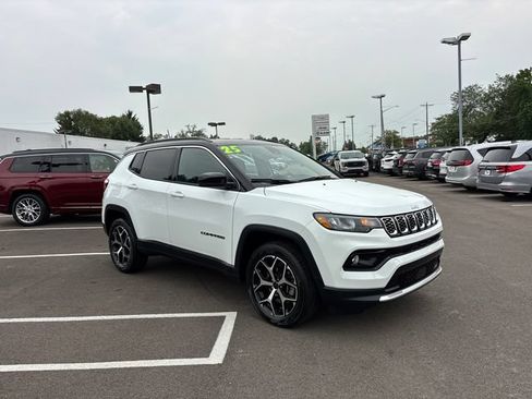 Used 2025 Jeep Compass Limited AWD/4WD image 2