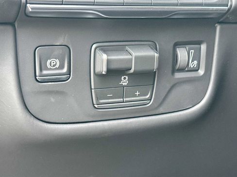 Used 2026 Cadillac Escalade Platinum Sport w/ LPO, ONYX Package AWD/4WD image 10