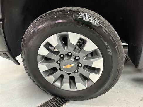 Used 2024 Chevrolet Silverado 2500 Custom w/ Custom Value Package image 9