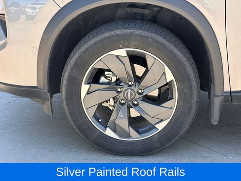 Used 2024 Nissan Rogue SV w/ SV Premium Package image 9