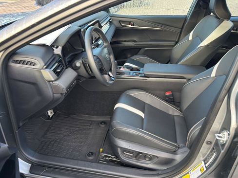 Certified 2025 Toyota Camry SE FWD image 10