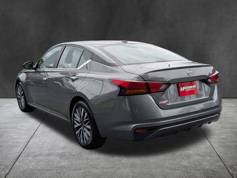 Used 2025 Nissan Altima 2.5 SV FWD image 8