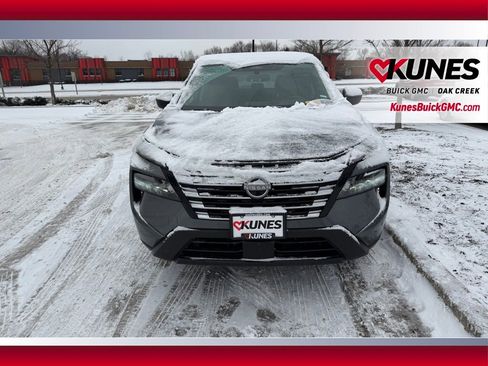 Used 2023 Nissan Rogue SV image 3