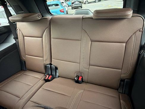 Used 2025 Chevrolet Tahoe High Country AWD/4WD image 25