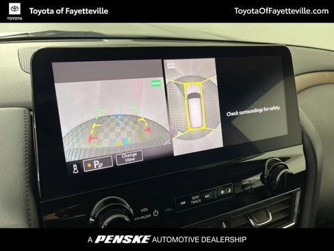 Used 2023 Nissan Armada SL w/ Captain's Chairs Package image 32