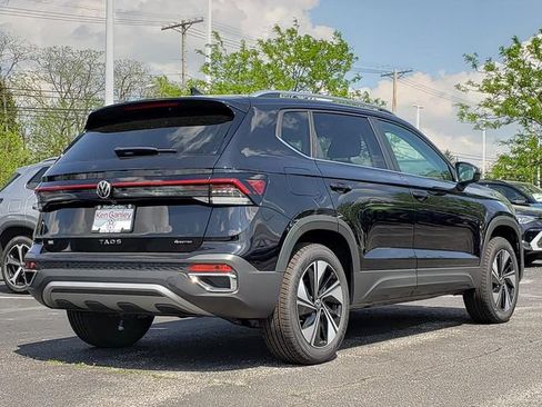 New 2026 Volkswagen Taos SE AWD/4WD image 3