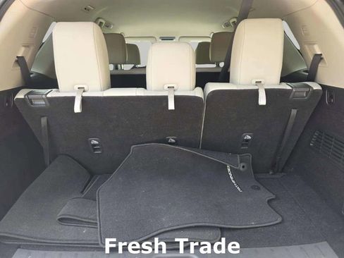 Used 2025 Nissan Pathfinder SL AWD/4WD image 8