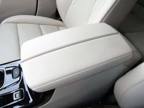 Used 2023 Buick Envision Essence AWD/4WD image 23