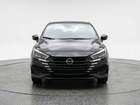 Used 2025 Nissan Versa SV image 2