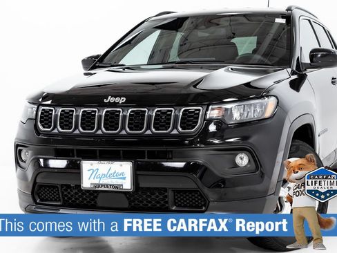 Used 2024 Jeep Compass Latitude AWD/4WD image 2