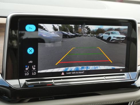 Certified 2025 Volkswagen Atlas SE AWD/4WD image 35