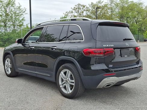 Used 2021 Mercedes-Benz GLB 250 4MATIC w/ Premium Package image 4