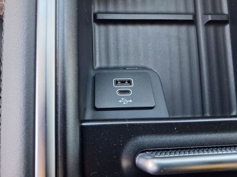 New 2026 Ford Expedition Active image 12