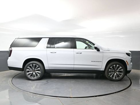 New 2026 Chevrolet Suburban High Country AWD/4WD image 4
