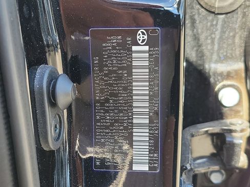 Used 2025 Toyota Corolla LE image 31