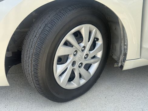 Used 2017 Hyundai Elantra SE FWD image 18