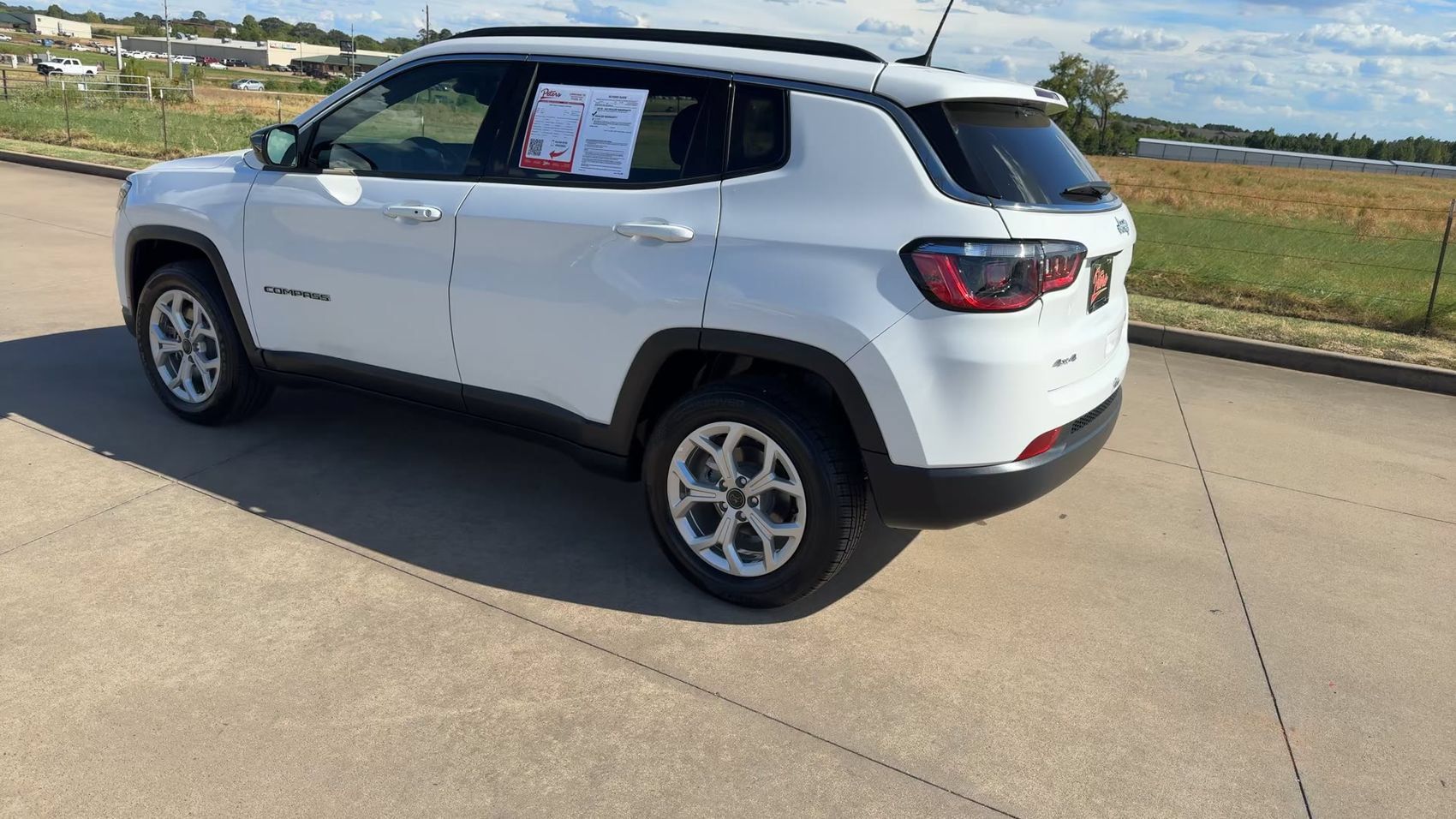 Used 2025 Jeep Compass Latitude AWD/4WD image 7