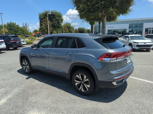Used 2024 Volkswagen Atlas Cross Sport SE FWD image 9