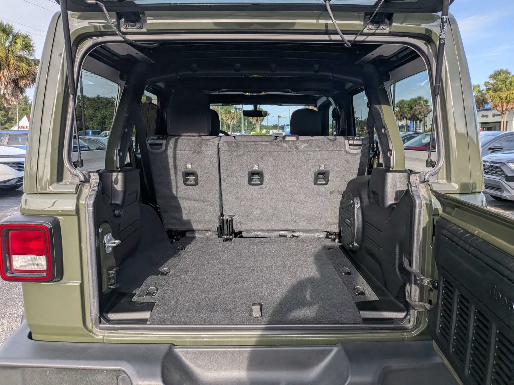 Used 2023 Jeep Wrangler Unlimited Sport w/ Sun And Sound Package AWD/4WD image 13