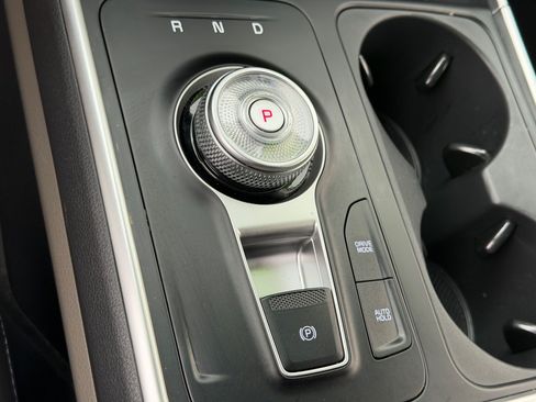 Certified 2025 Kia Carnival LXS FWD image 30