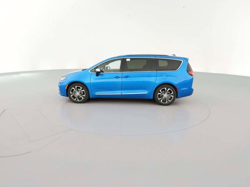 New 2026 Chrysler Pacifica Pinnacle image 6